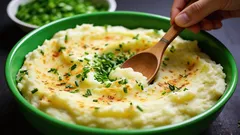 Moset blir luftigt och helt klumpfritt: en kock berättar vad du ska tillsätta allra sist