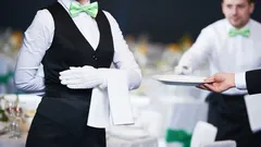 Vad betyder det att hjälpa servitören att duka av? Psykologer avslöjar mer