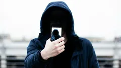 Övervakas du via mobilens kamera? Experten berättar hur du kan kontrollera det