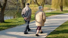 Så många minuter behöver du promenera varje dag efter 50-årsåldern för att gå ner i vikt